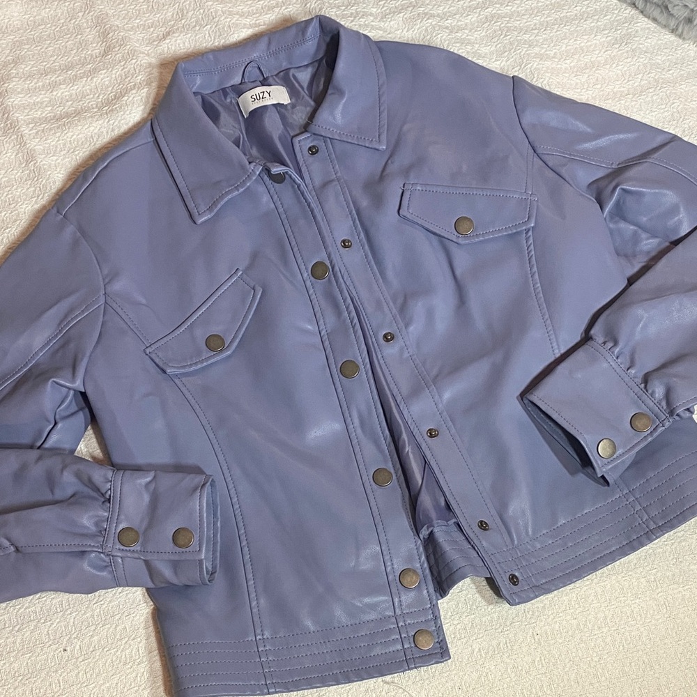 Medium vegan faux leather trucker style jacket cornflower blue EUC snap closure